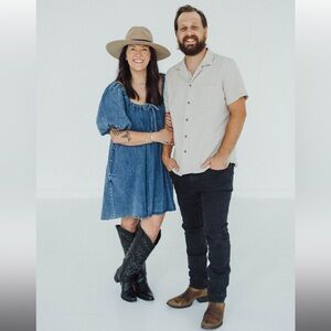 Hi! I’m Ana and welcome to my closet! I’m so glad you’re here.